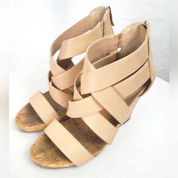 BCBGeneration Beige CrissCross Straps Wedged Shoes Sz 6M - Picture 1 of 9